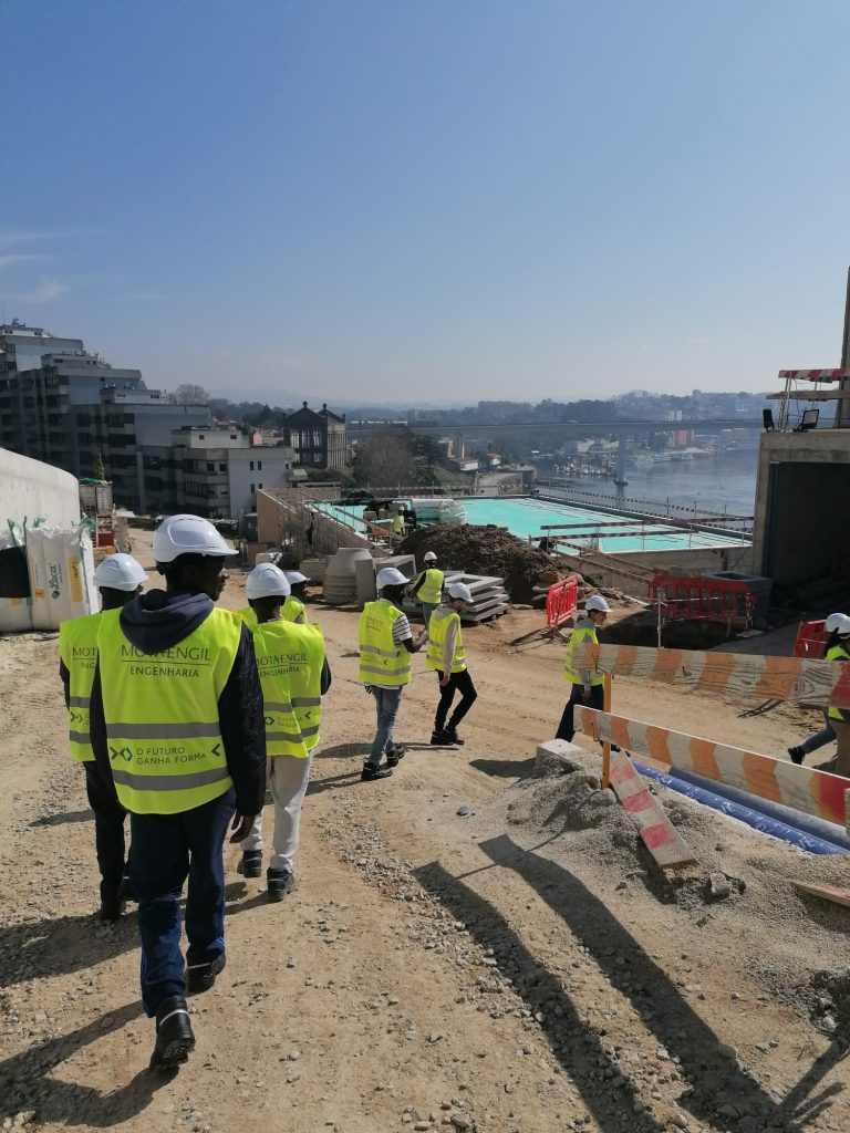 Cá Fora à Espera II